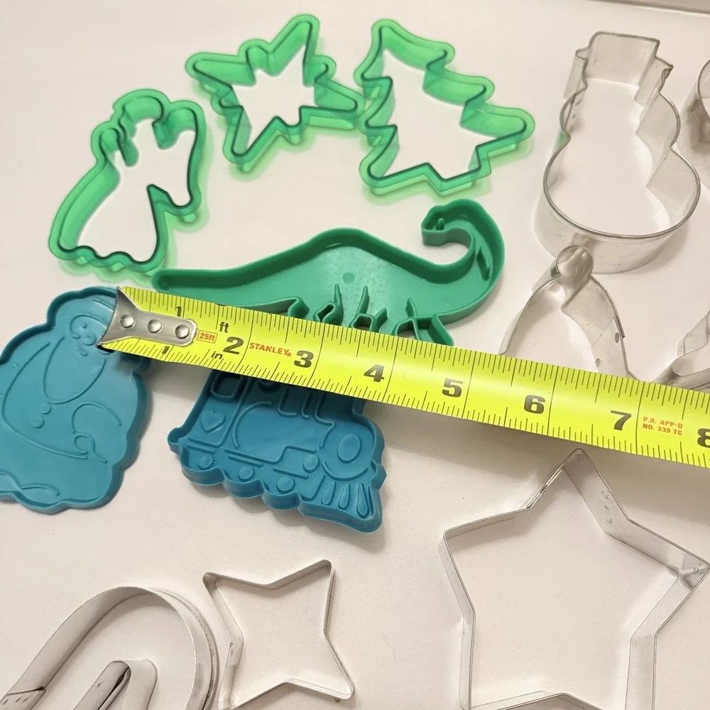VTG Cookie Cutter LOT VTG Silver Metal Green Plastic Christmas Kitsch Retro Deco